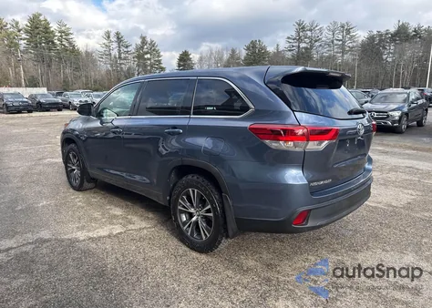 2018 Toyota Highlander Le из США, поврежденный, VIN 5TDBZRFH1JS867017